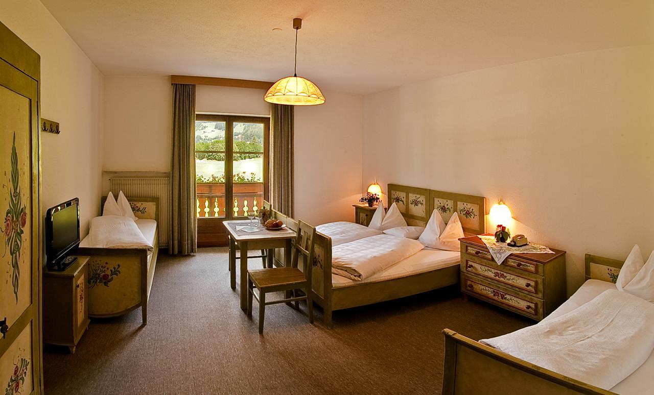 Hotel Bad Winkel 캄포투레스 외부 사진