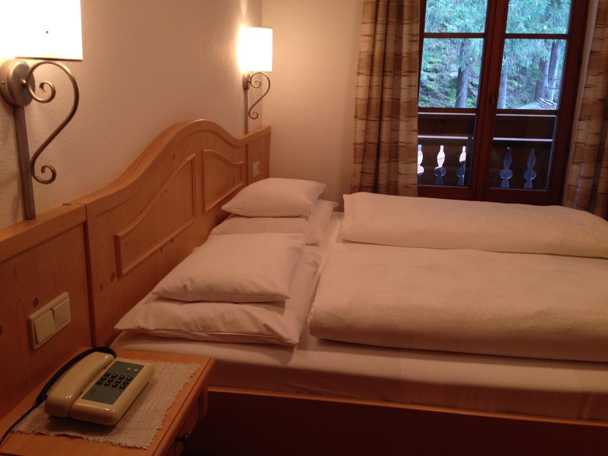 Hotel Bad Winkel 캄포투레스 외부 사진